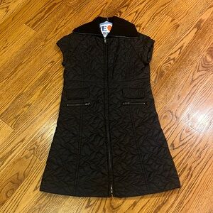 Veeca Woman’s Black Sleeveless Puffer Size M